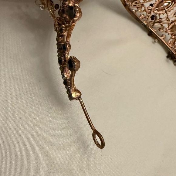 Elegant Black Crystal and Rose Gold Crown - Picture 7 of 8